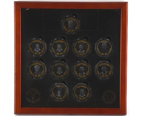 Manchester United - 'Greatest Team of all time' light up crystal presentation display.Showing 11 Manchester united players in