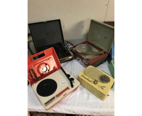 Vintage fidelity HF42 &amp; Crown portable record player &amp; Vintage radios. Untested