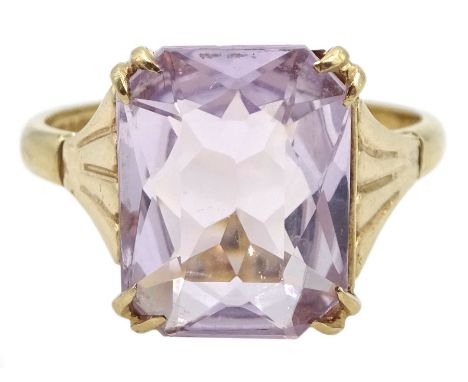 9ct gold single stone amethyst ring, hallmarkedCondition Report:Approx 3.7gm, size M-N, amethyst = 12mm x 9mm, good condition