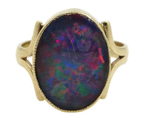9ct gold single stone opal doublet ring, stampedCondition Report:Approx 3.8gm, size O-P, fine cracks to opal (not surface)