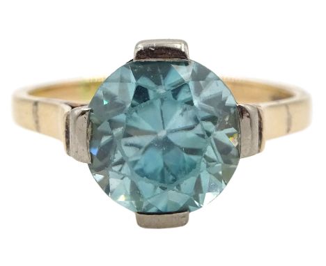 14ct gold single stone blue zircon ringCondition Report:Approx 4.1gm, size P, zircon = 9.3mm x depth 6.4mm 