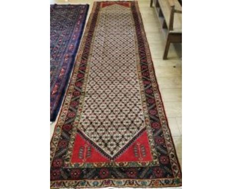 An Araak runner, 390 x 105cmCondition: In good clean condition, light wear to the fringes.
