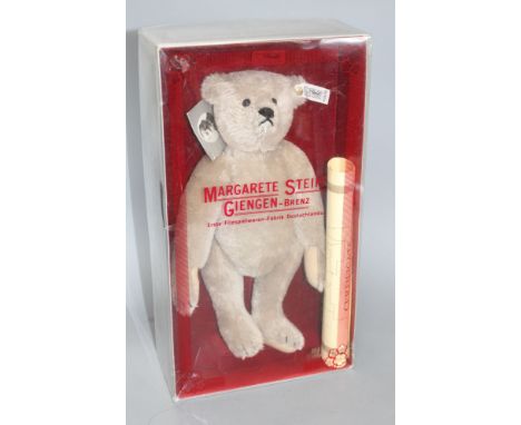 A Steiff 'Hello 2000 Goodbye 1999' twin bear set, with original numbered box, four other Steiff bears and modern teddy bears 