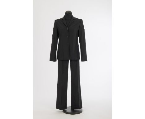 HosenanzugJil Sander, Hamburg Schurwolle, schwarz, einreihig geknöpft, kurze Revers. Gr. 36. Zustand: Ungetragen mit Orig. Et