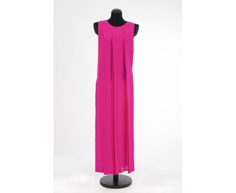 AbendkleidJil Sander, Hamburg (?) Seidenchiffon, neon-pink, ärmellos. Hannelore Elsner trug dieses Abendkleid am 25. April 20