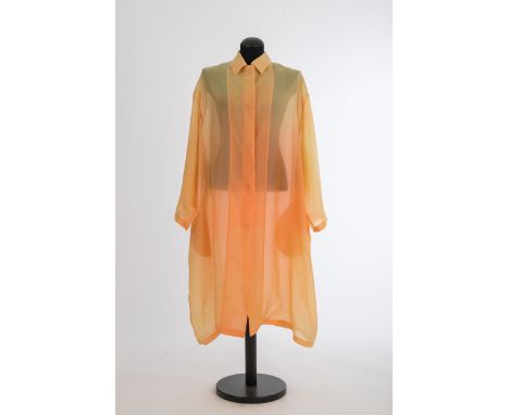 Oversized-MantelJil Sander, Hamburg Organza, apricotfarben, transparent. Gr. 34.
