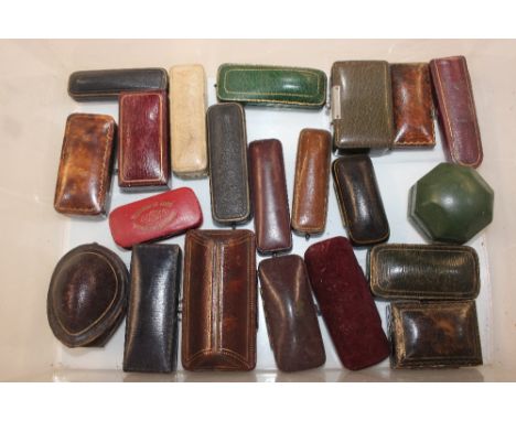 A collection of vintage and other jewellery boxes 