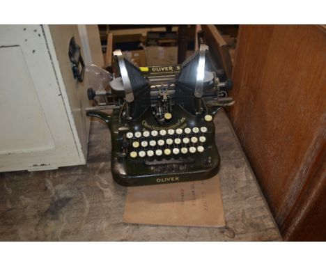 An Oliver V vintage "Batwing" typewriter