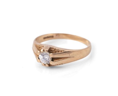 A 9ct yellow gold gentleman's ring set cubic zirconia. Ring size R. Weight 3g.