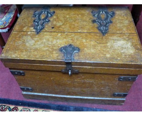 A 19th century iron bound oak trunk, with two inner trays, H.37 W.55 D.37cm 