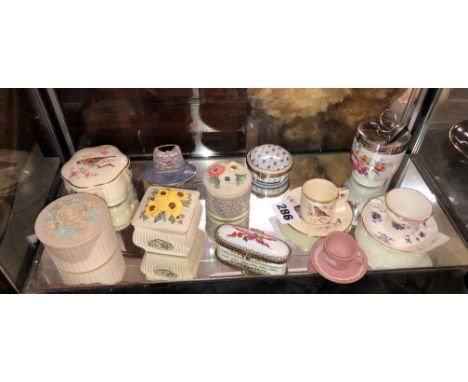 SMALL SHELF OF DECORATIVE TRINKET BOXES AND MINIATURE CABINET CUPS AND SAUCERS AND AN EGG CODDLER