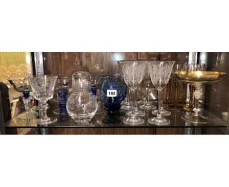 GOOD QUALITY SHELF OF ETCHED AND COLOURED GLASSWARES INCLUDING BACCARAT