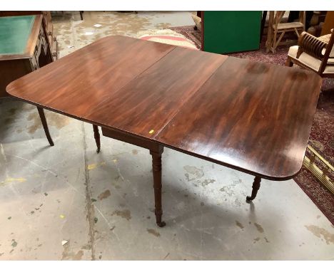 19th century mahogany drop leaf gate leg dining table opening to 156cm x 106 cm