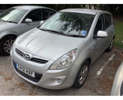 2012 (12) Hyundai i20 1.4 Comfort, Automatic, 5 door, Reg. No. GY12 HXF, finished in silver, automatic gearbox, mileage circa