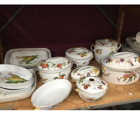Lot Royal Worcester Evesham casseroles and vegetable dishes