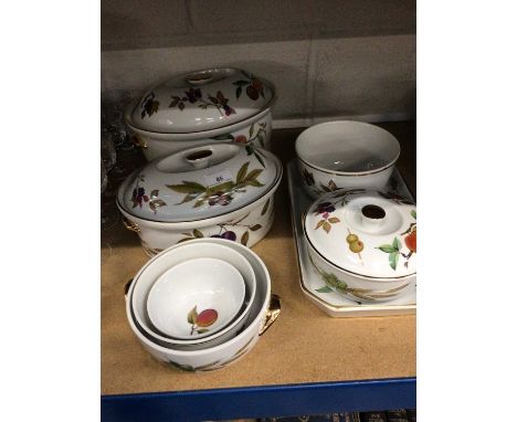 Eight pieces of Royal Worcester Evesham dinnerware
