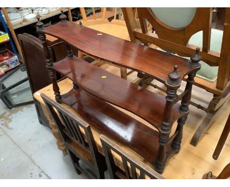 Victorian mahogany three-tier hanging shelf, 85cm wide, 20.5cm deep, 58.5cm high