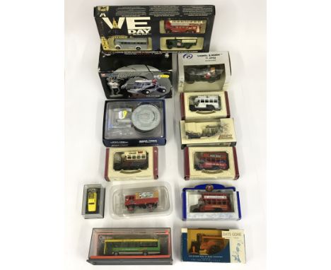 COLLECTION OF 18 VINTAGE VARIOUS BOXED MODELS TO INCLUDE 007 CORGI CLASSICS, STAR TREK VOYAGER AND OTHERS