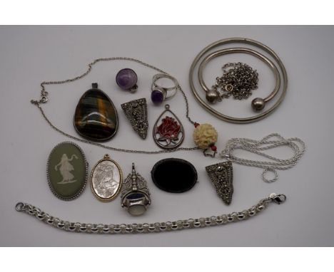 A selection of silver and other metal jewellery, to include bangle, brooches and pendants. 