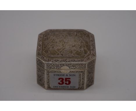 An Indian white metal octagonal trinket box, 6.5cm. 