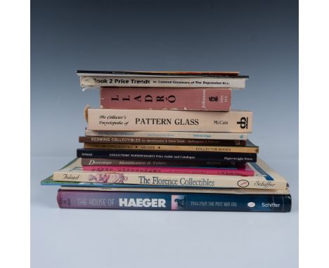 Big collection of books on collectibles. Titles include Dan &amp; Gail De Pasquale and Larry Peterson; Red wing Collectibles,