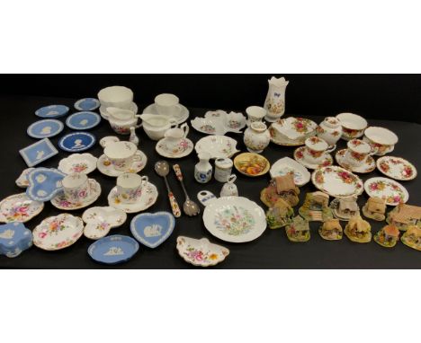 Royal Albert Old Countryroses ware including; trinket ware, tea cups and saucers, other pieces;  Royal Crown Derby Wedgwood J
