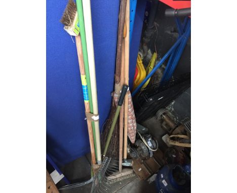 2 bundles of garden tools 