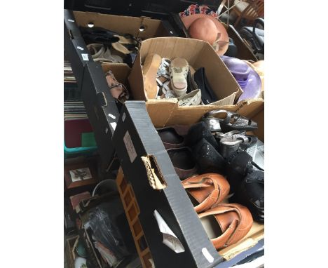 5 boxes of various vintage and modern ladies shoes 