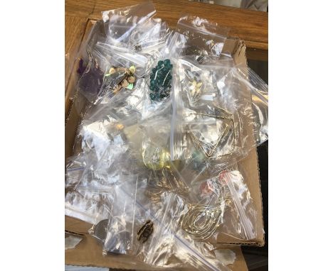A tray of vintage and modern costume earrings 