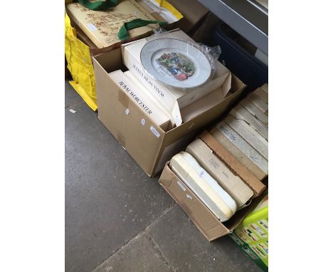 2 boxes and a bag with large collection of collectors plates to include Royal Doulton, Royal Worcester, etc 