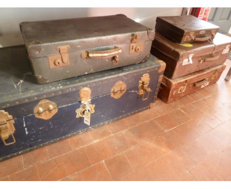 Vintage cabin trunk and suitcases (5) 