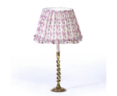 A BRASS BARLEY TWIST TABLE LAMP with spreading circular base and patterned cotton shade, 64cm high overall including the shad