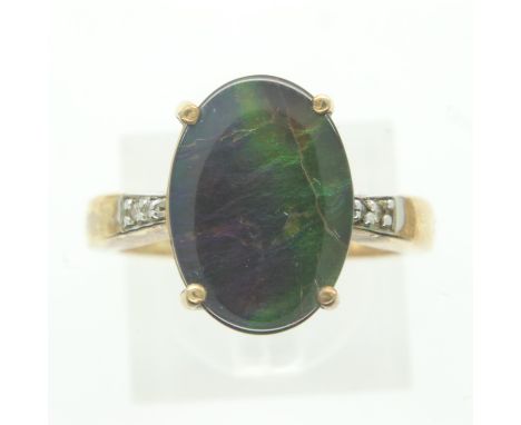 9ct gold ring set with a faux black opal, size O/P, 4.0g. UK P&amp;P Group 0 (£6+VAT for the first lot and £1+VAT for subsequ