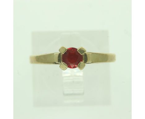 9ct gold ruby set ring, size O, 1.9g. UK P&amp;P Group 0 (£6+VAT for the first lot and £1+VAT for subsequent lots) 