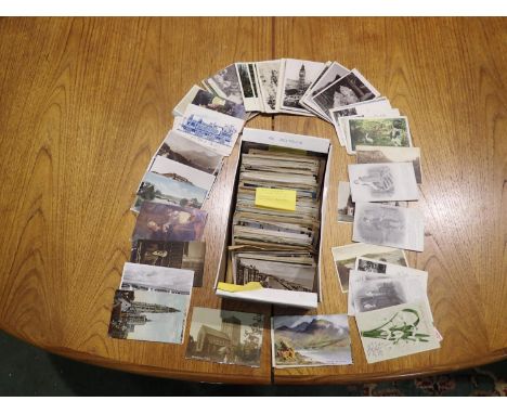 Collection of vintage postcards. UK P&amp;P Group 2 (£20+VAT for the first lot and £4+VAT for subsequent lots) 