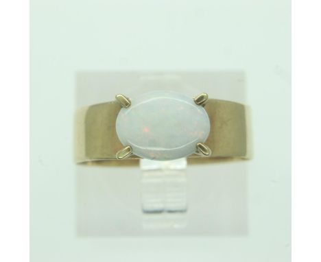 9ct gold opal solitaire ring, opal 8 x 6 mm, size Q, 2.0g. UK P&amp;P Group 0 (£6+VAT for the first lot and £1+VAT for subseq