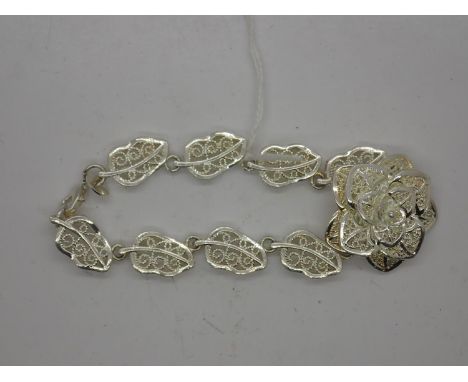 925 silver bracelet, made up of central flower and leaf shape links. UK P&amp;P Group 0 (£6+VAT for the first lot and £1+VAT 