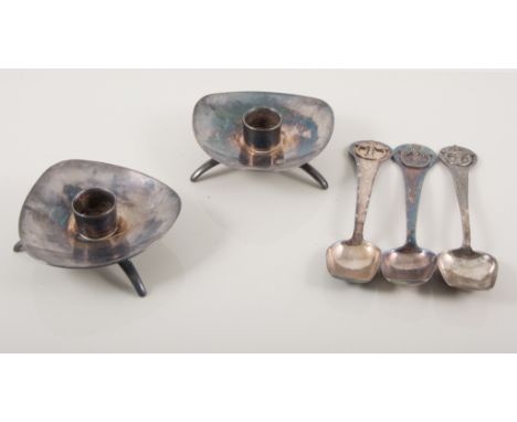 White metal cigarette box in rectangular form, engraved lid, 13cm; circular ashtray; spoon; eye bath frame; silver plated cig