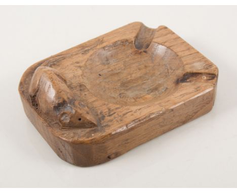 A Robert "Mouseman" Thompson of Kilburn ashtray/pipe stand, 10cm x 7cm