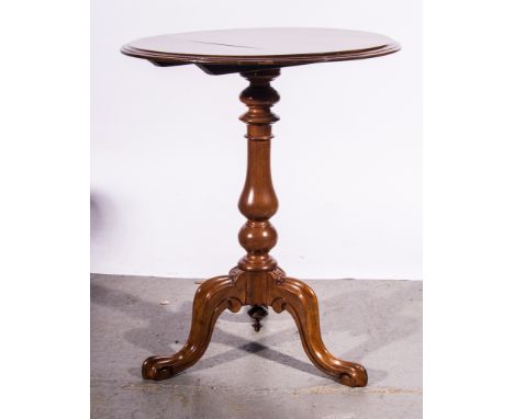 Mahogany tilt top tea table, turned column tripod legs, diameter 54cm, height 68cm.