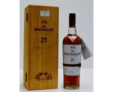 THE MACALLAN 25 YEARS OLD HIGHLAND SINGLE MALT SCOTCH WHISKY, DISTILLED AT THE MACALLAN DISTILLERY IN SPEYSIDE, SCOTLAND, THI