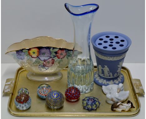 TRAY CONTAINING MALING BASKET, HEAVY COLOURED GLASS VASE, WEDGWOOD FLOWER VASE, NAO ORNAMENT, ROYAL DOULTON CAT, PAPER WEIGHT