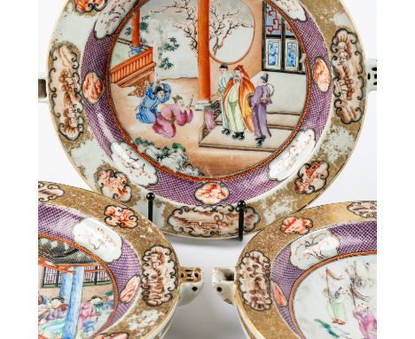 THREE CHINESE EXPORT ‘ROCKEFELLER' PATTERN HOT WATER PLATES (3)Jiaqing period, circa 1810 Each painted in the centre with fig