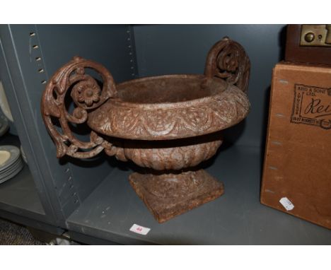 A cast iron urn or planter having ornate scroll handles.
Condition good&nbsp;
High 29cm to handle
Width of base 15cm
Handle t