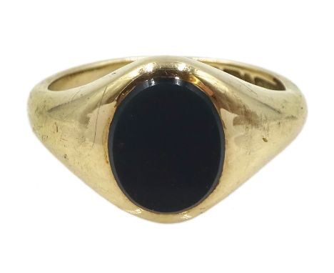 9ct gold bloodstone signet ring, hallmarked - Condition Report Approx 4.6gm, size K-L