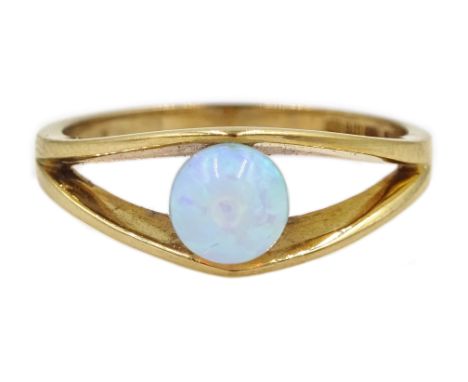 9ct gold single stone opal ring, hallmarked - Condition Report Approx 2gm, size M