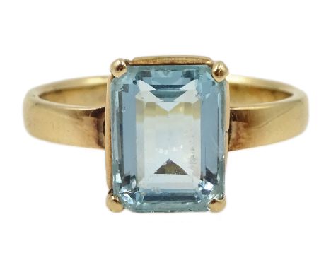 Gold single stone emerald cut aquamarine ring, stamped 18K - Condition Report Approx 4.2gm, size R-S, aquamarine = 10mm x 8.5