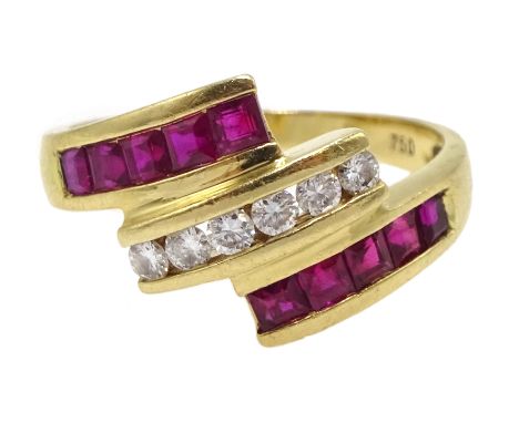 18ct gold round brilliant cut diamond and calibre cut ruby three row ring, stamped 750 - Condition Report Approx 3.9gm, size 