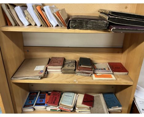 A collection of circa 1000 postcards loose and in albums including comic cards, greetings cards, scenic, portrait etc togethe