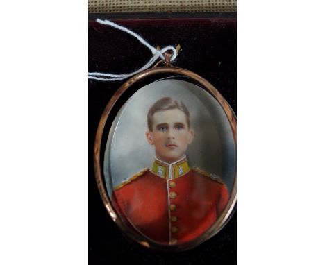 English school, early 20th century, head and shoulders portrait miniature of an officer in scarlet tunic, 6.3 x 5.1cm.